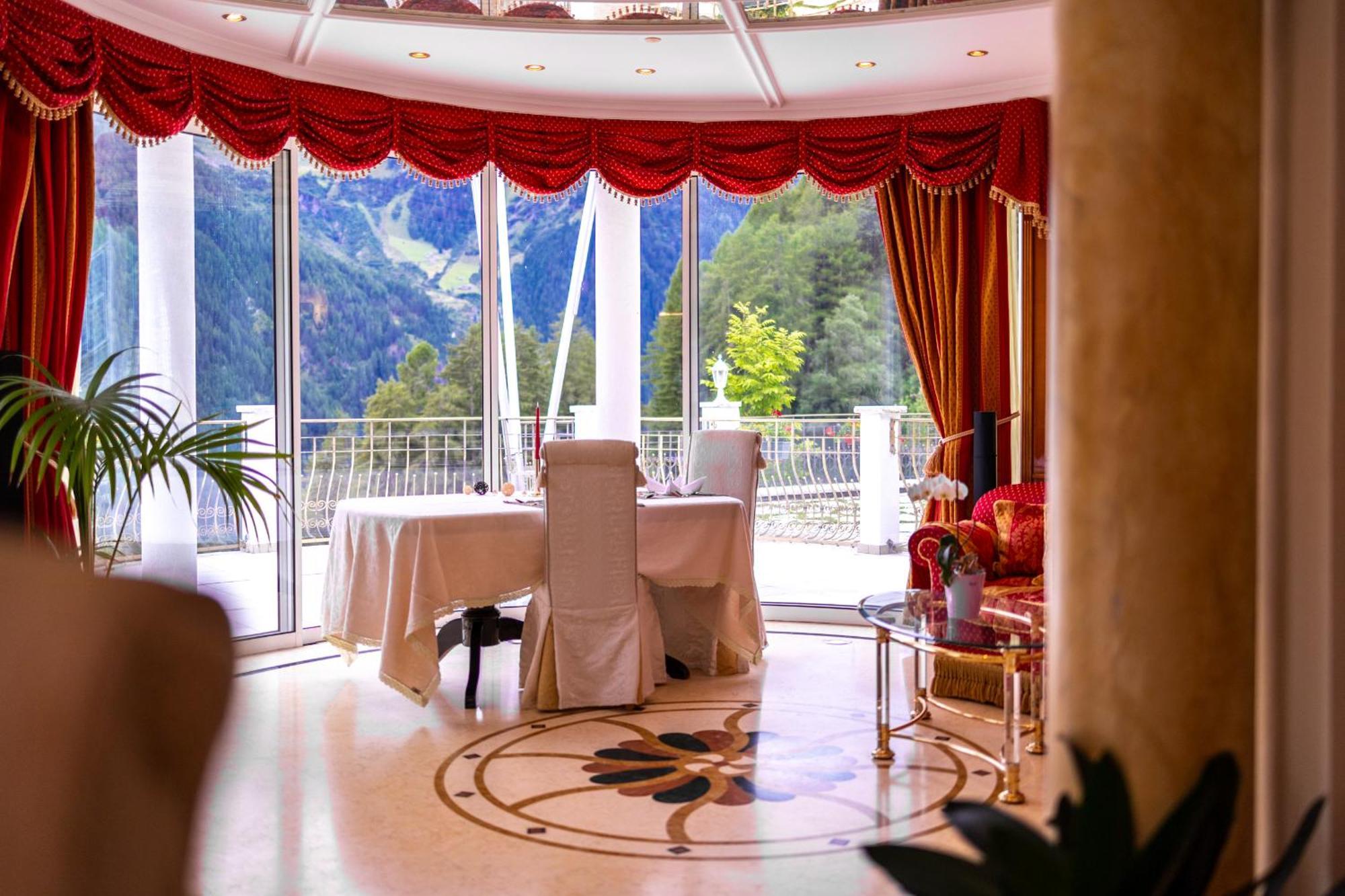 B&B Das Land-Palais - Private Mountain Hideaway セルヴァ・デイ・モリーニ エクステリア 写真