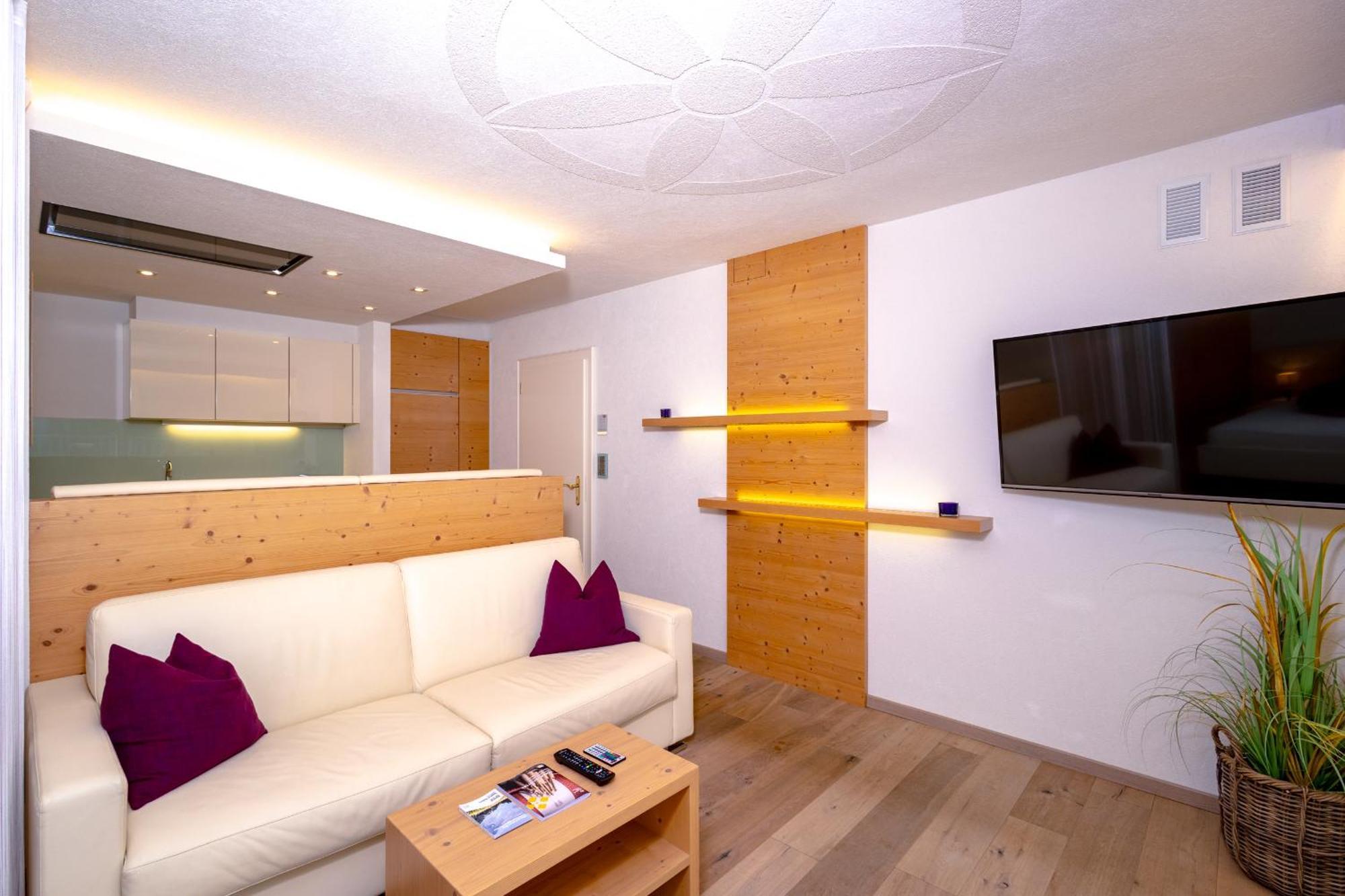 B&B Das Land-Palais - Private Mountain Hideaway セルヴァ・デイ・モリーニ エクステリア 写真