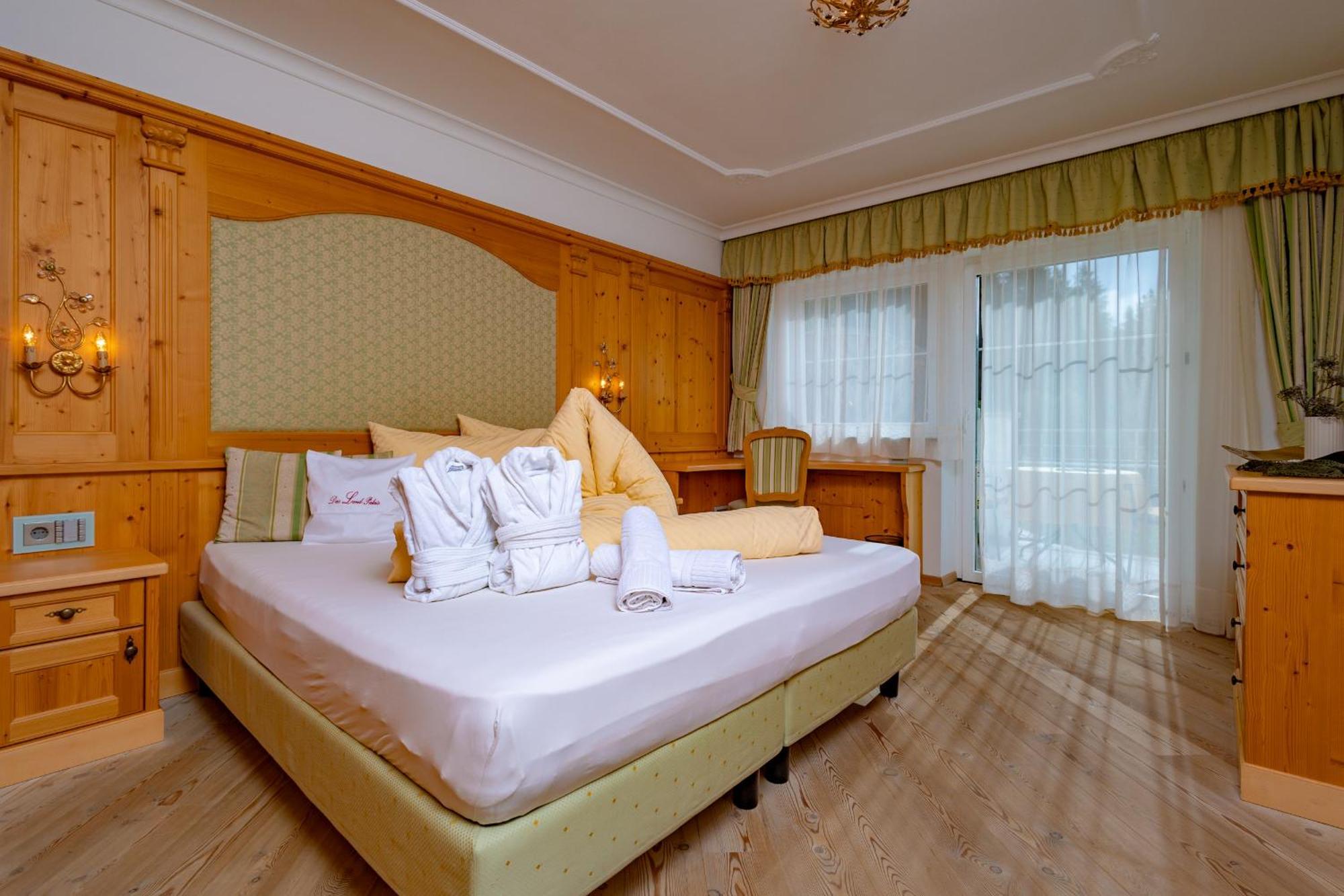 B&B Das Land-Palais - Private Mountain Hideaway セルヴァ・デイ・モリーニ エクステリア 写真