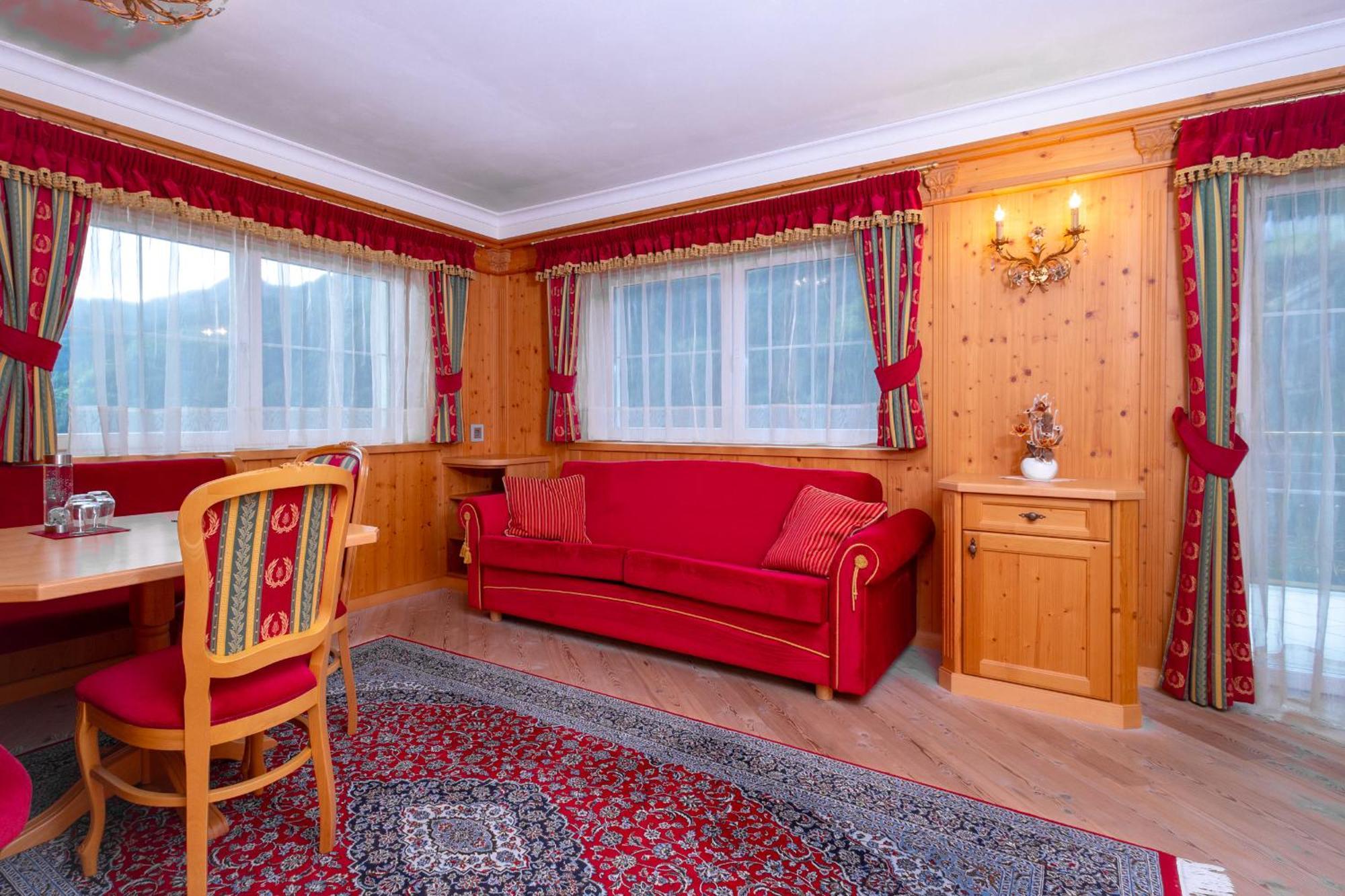 B&B Das Land-Palais - Private Mountain Hideaway セルヴァ・デイ・モリーニ エクステリア 写真