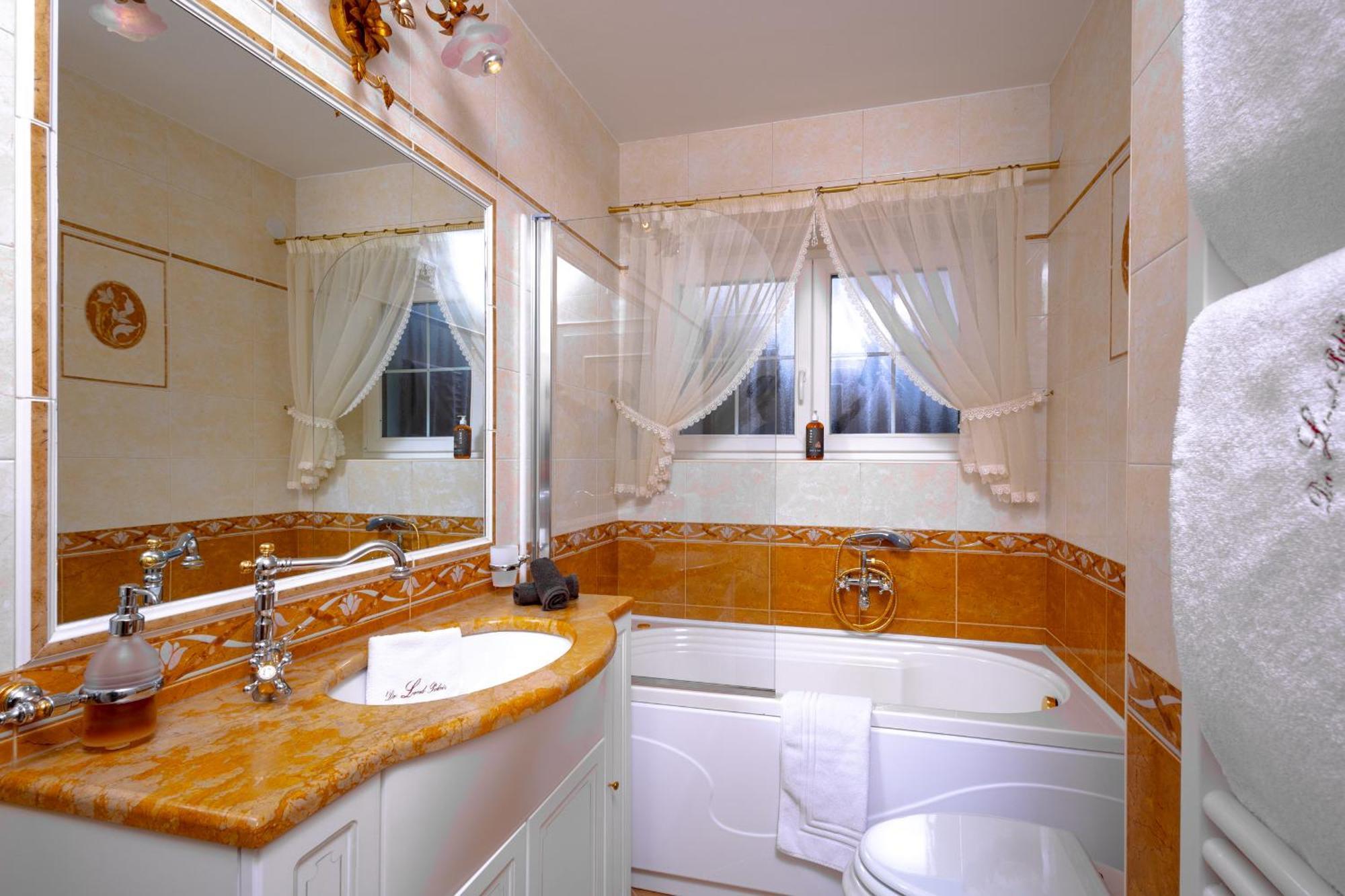 B&B Das Land-Palais - Private Mountain Hideaway セルヴァ・デイ・モリーニ エクステリア 写真