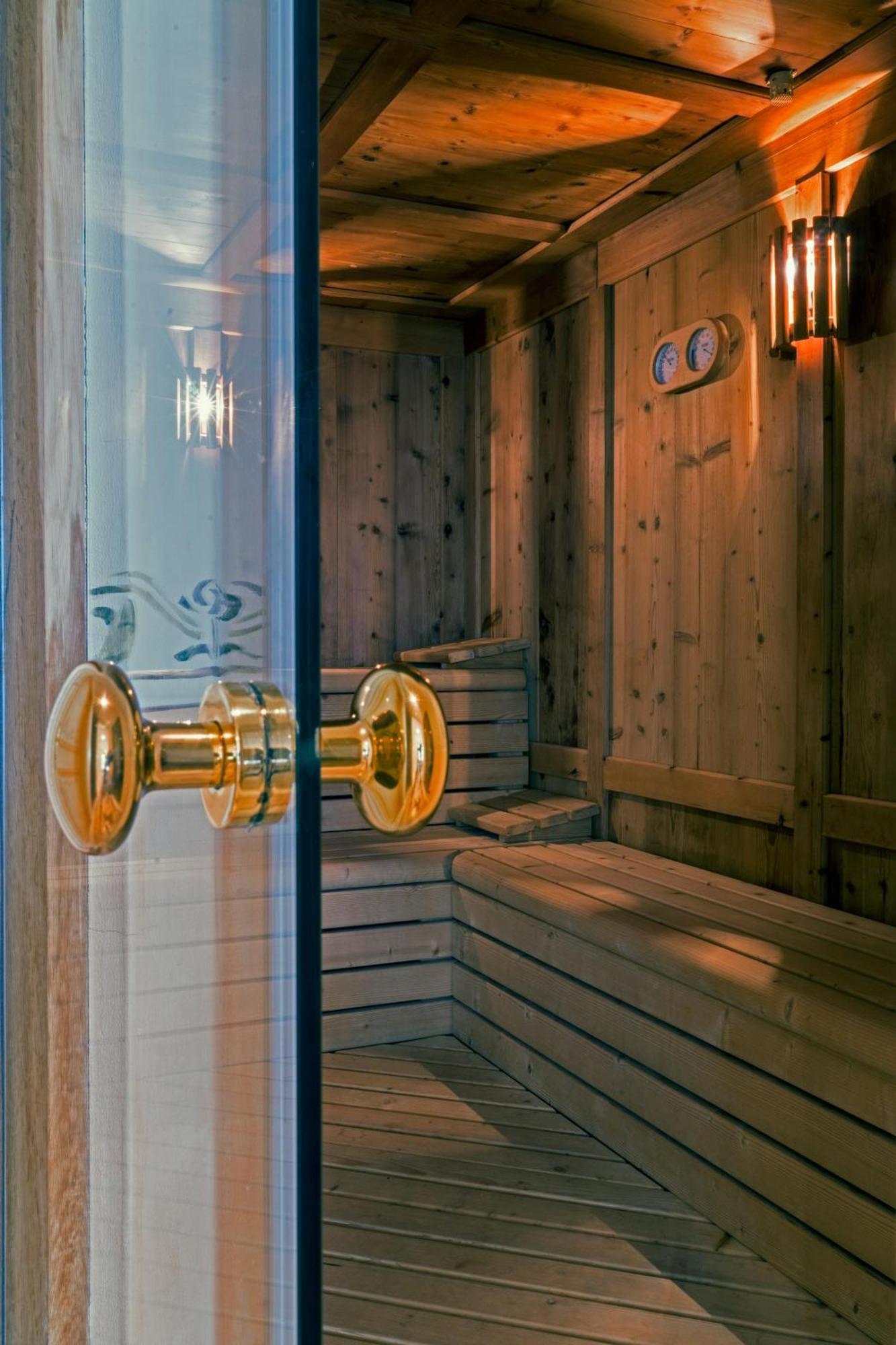 B&B Das Land-Palais - Private Mountain Hideaway セルヴァ・デイ・モリーニ エクステリア 写真